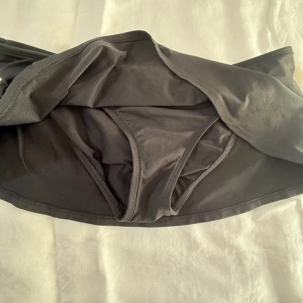 La Blanca Swim Skirt Black Bottom 8 - Picture 3 of 10
